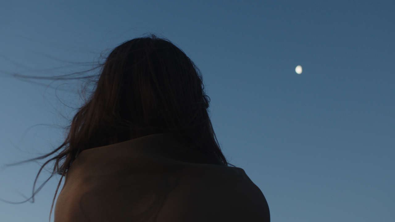 Une silhouette face au ciel
